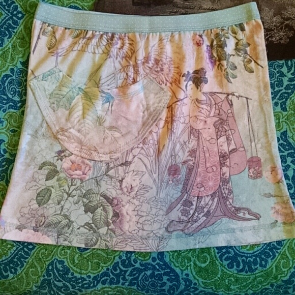 Skirts - Picture 2 of 8